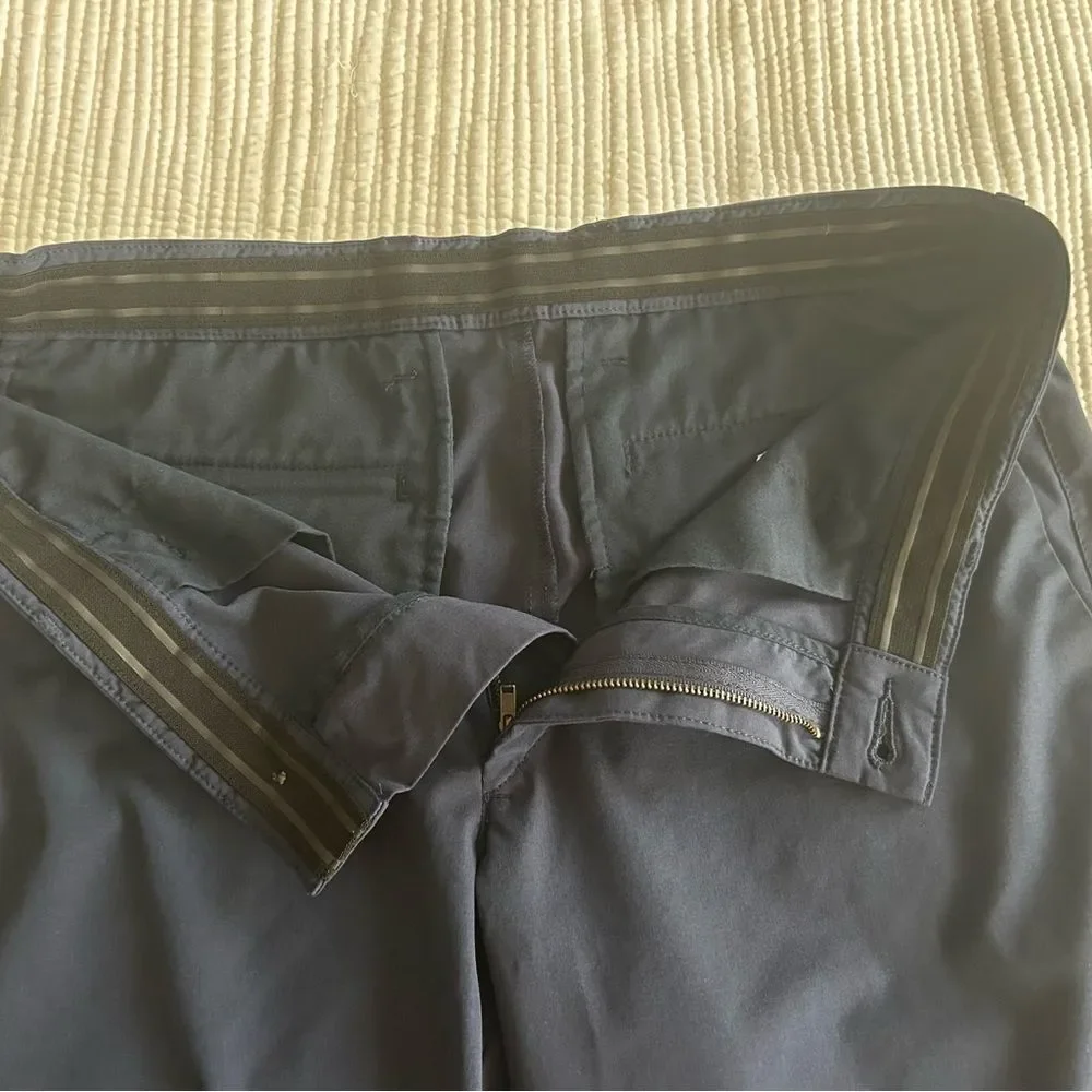 Tommy Bahama Men’s Navy Blue Flat Front Chino Shorts Size 32